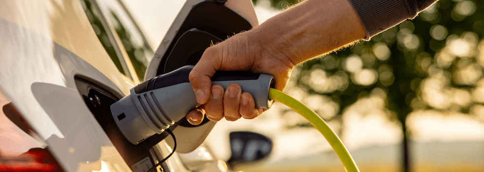 Recharge voiture hybride rechargeable Speedy